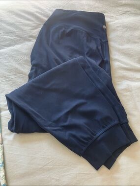 Lululemon athletica Navy Align Joggers Size 10 short